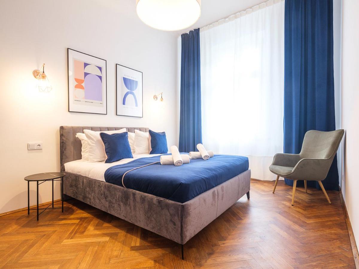 Central Apartments By Tyzenhauz Krakow Ngoại thất bức ảnh